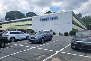 Stay at this hotel with a convenient parking area and a prominent entrance.
