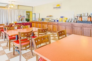 Enjoy a warm breakfast in our inviting breakfast area, featuring a selection of fresh food and a variety of seating options.