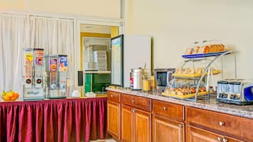 Tägliches inbegriffenes kontinentales Frühstück