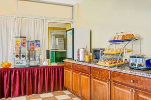 Free daily continental breakfast