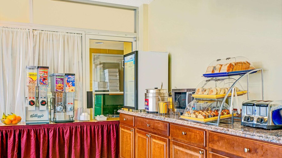 Days Inn by Wyndham Alexandria South