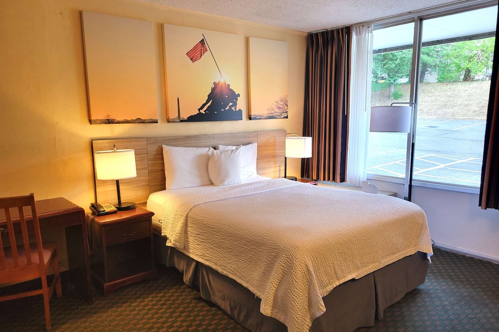 Days Inn by Wyndham Alexandria South