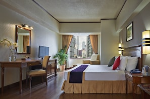 Junior Suite | In-room safe, desk, laptop workspace, free WiFi