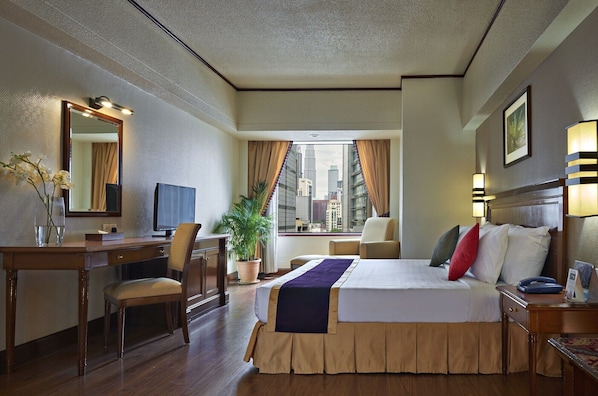 In-room safe, desk, laptop workspace, free WiFi