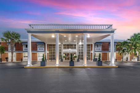 Exterior. Best Western Palm Beach Lakes