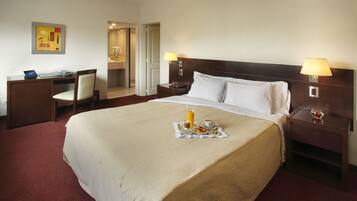 In-room safe, free WiFi, bed sheets