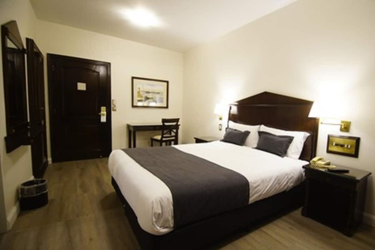 Habitacion en Pisos Superiores 1 cama doble o 2 camas individuales | In-room safe, free WiFi, bed sheets