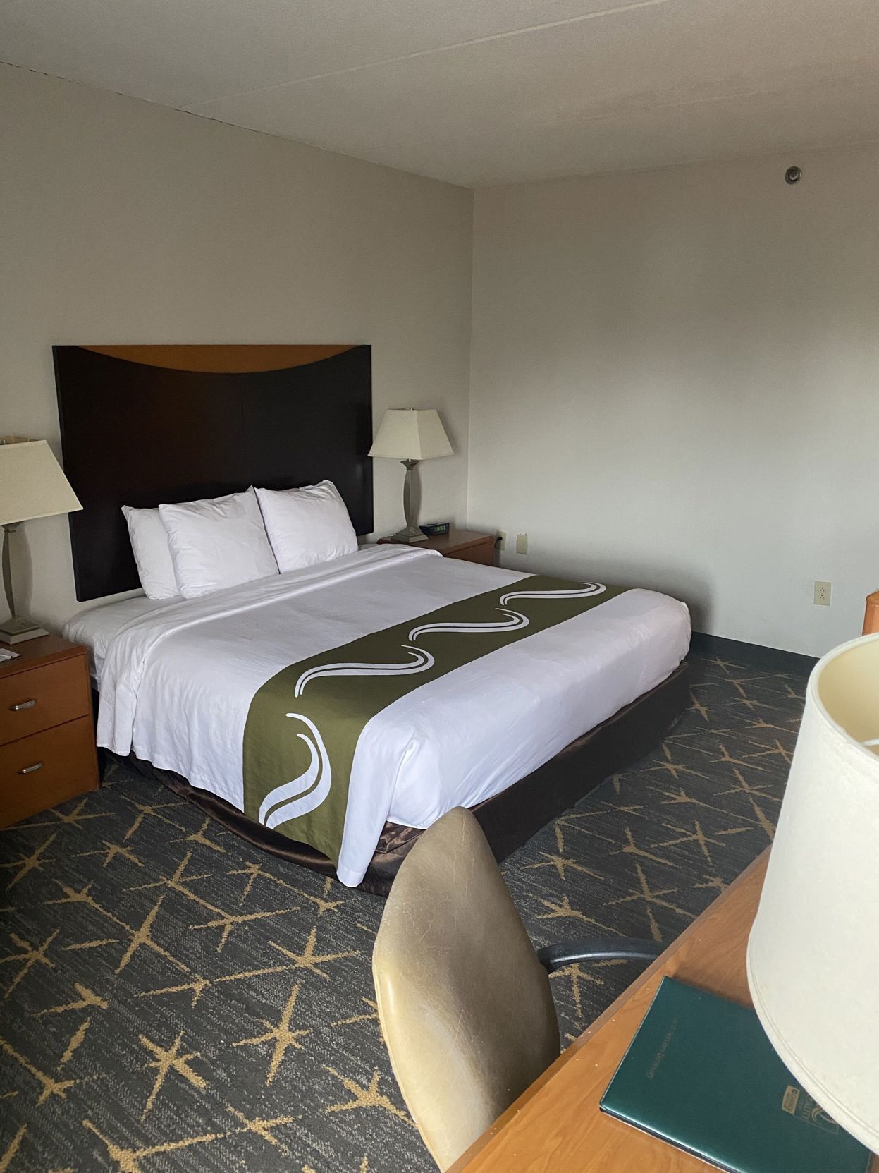 Premium bedding, desk, blackout drapes, free WiFi