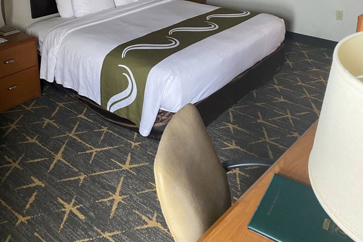 Premium bedding, desk, blackout drapes, free WiFi