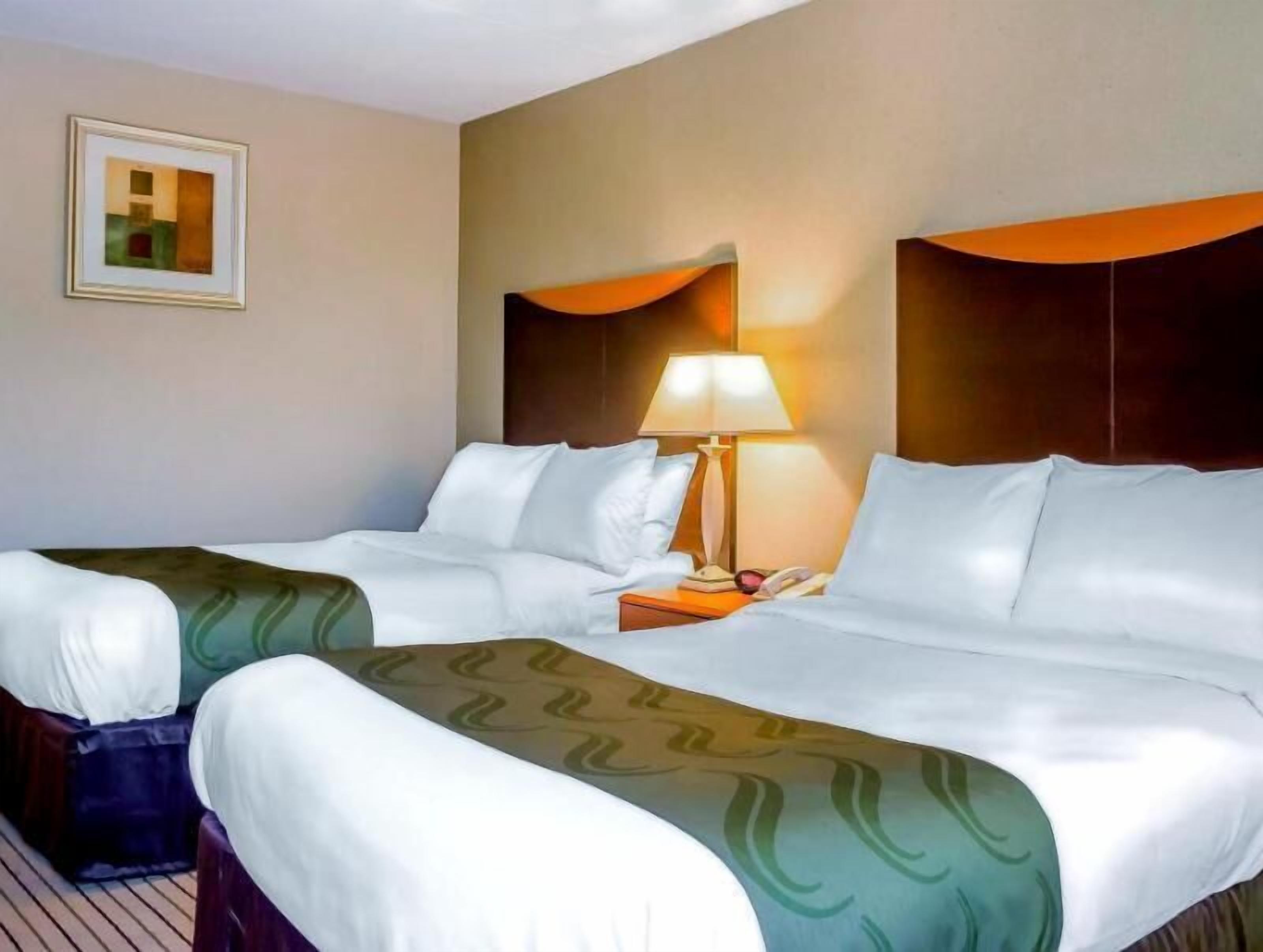 Premium bedding, desk, blackout drapes, free WiFi
