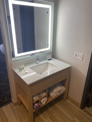 Bathtub, towels