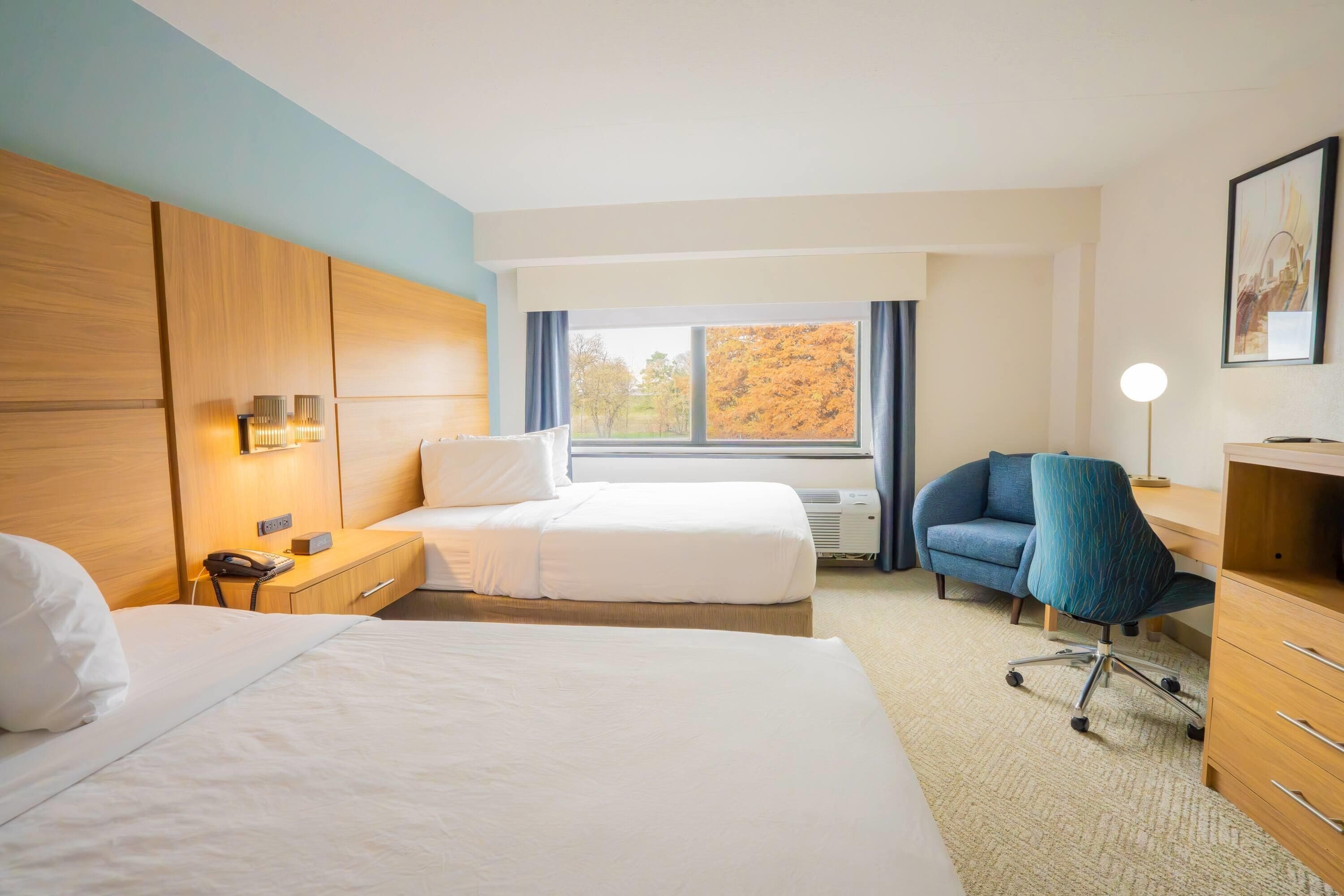 Premium bedding, in-room safe, desk, laptop workspace