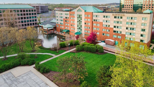Exterior - Elimwood Hotel, a Ramada by Wyndham (Maryland Heights)