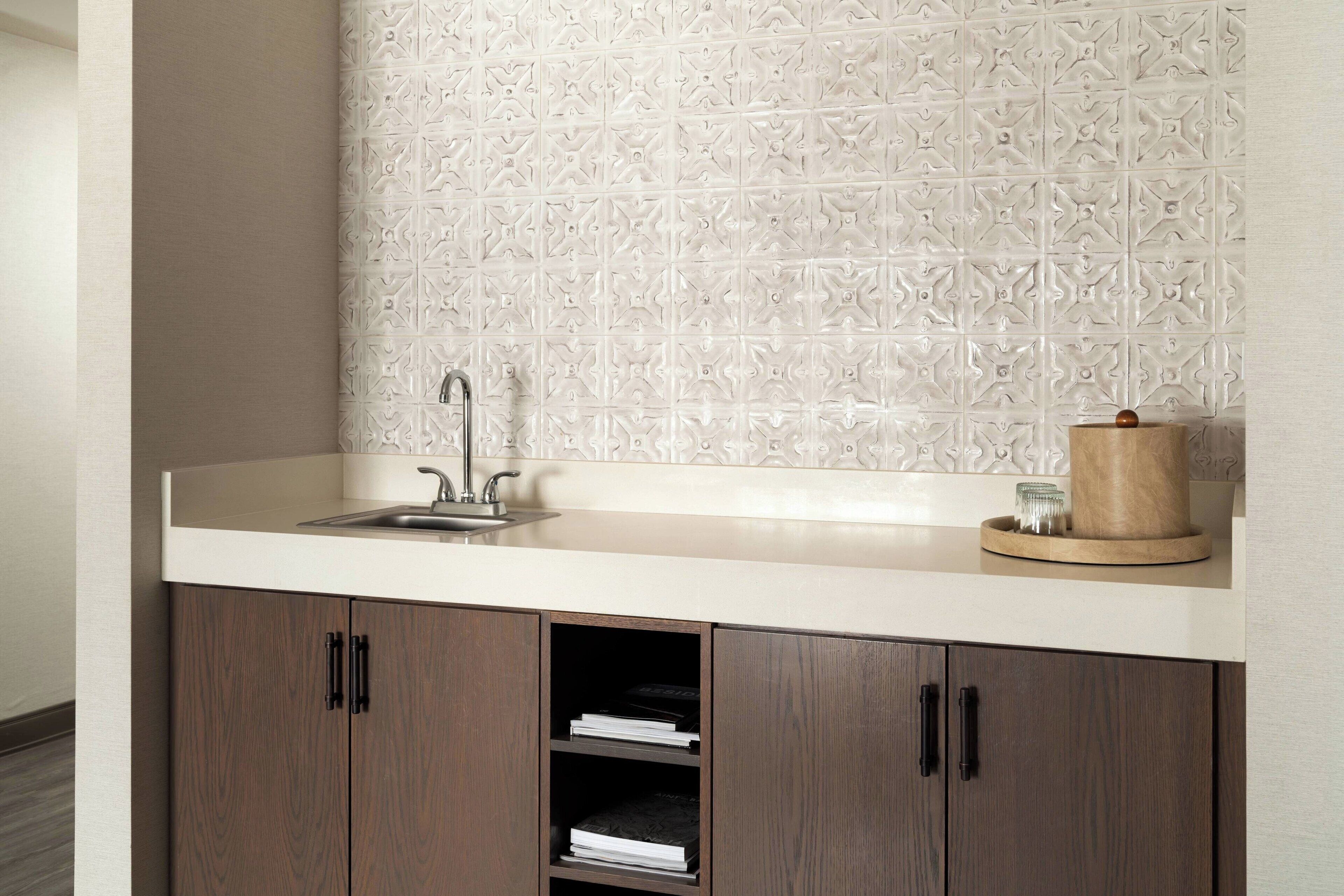 executive suite, 1 king bed with sofa bed, balcony | bar (on property)