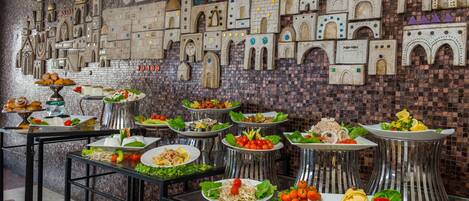 Breakfast and dinner served