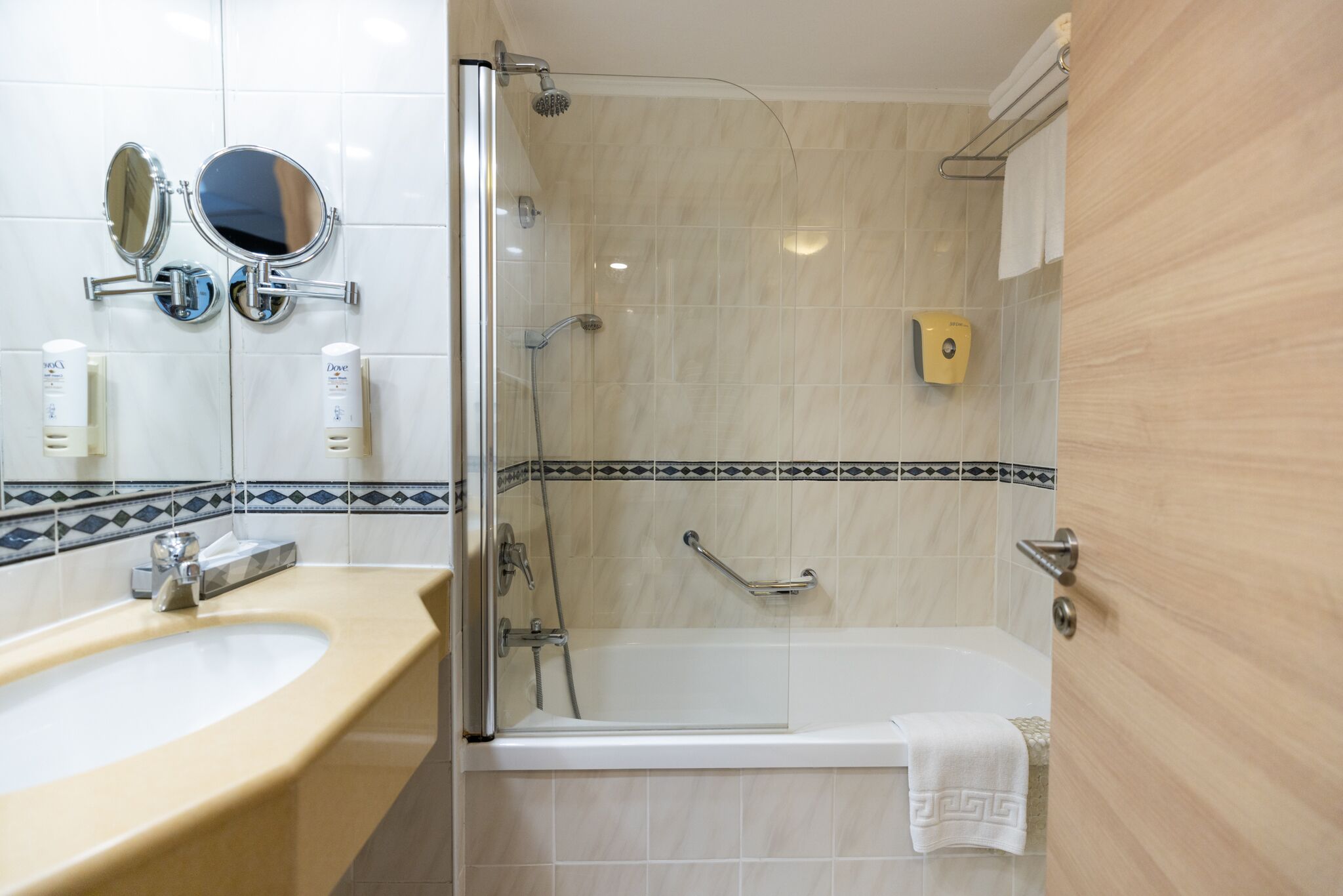 Photo - Grand Beach Hotel