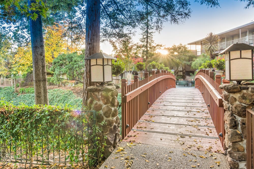 Creekside Inn