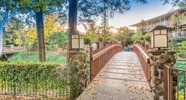 Property grounds - Creekside Inn (Palo Alto)