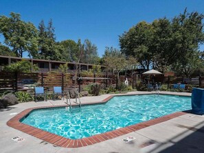 Outdoor pool - Creekside Inn (Palo Alto)