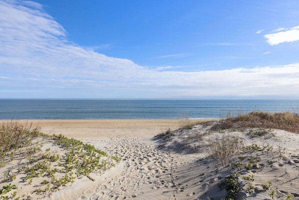 Accommodatie ligt op het strand, beachvolleybal