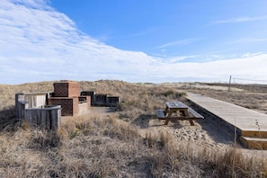 Zimmer, 2 Doppelbetten, Nichtraucher (Second Floor, Dune View) | Grill-/Picknickplatz