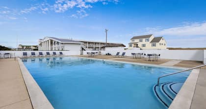 Days Inn by Wyndham Kill Devil Hills Oceanfront - Wilbur
