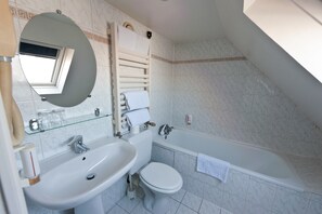 Hair dryer, towels - Hôtel Royal Bergère (Paris)