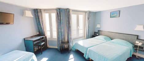 Triple Room | In-room safe, desk, soundproofing, WiFi (free)