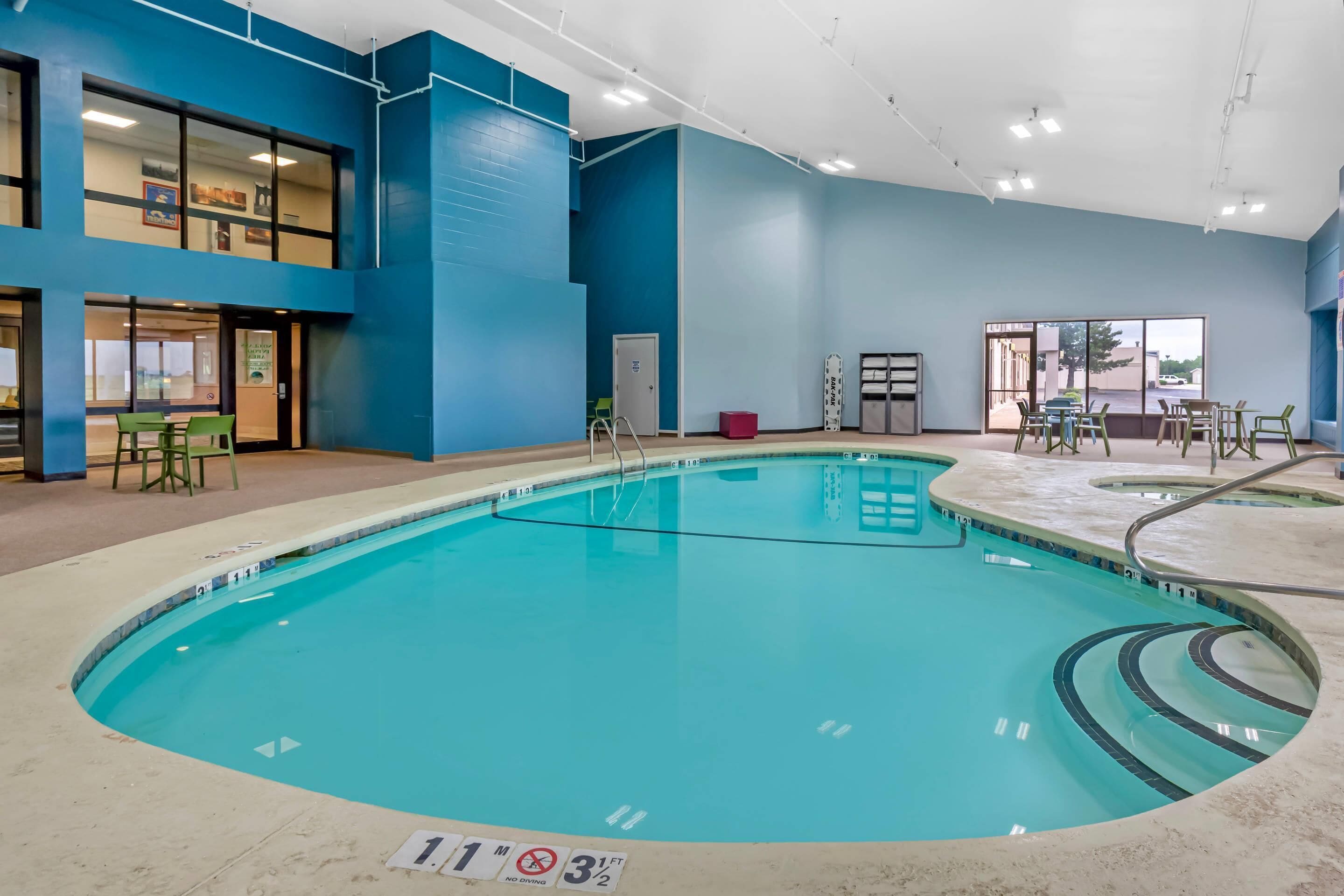 Una piscina cubierta