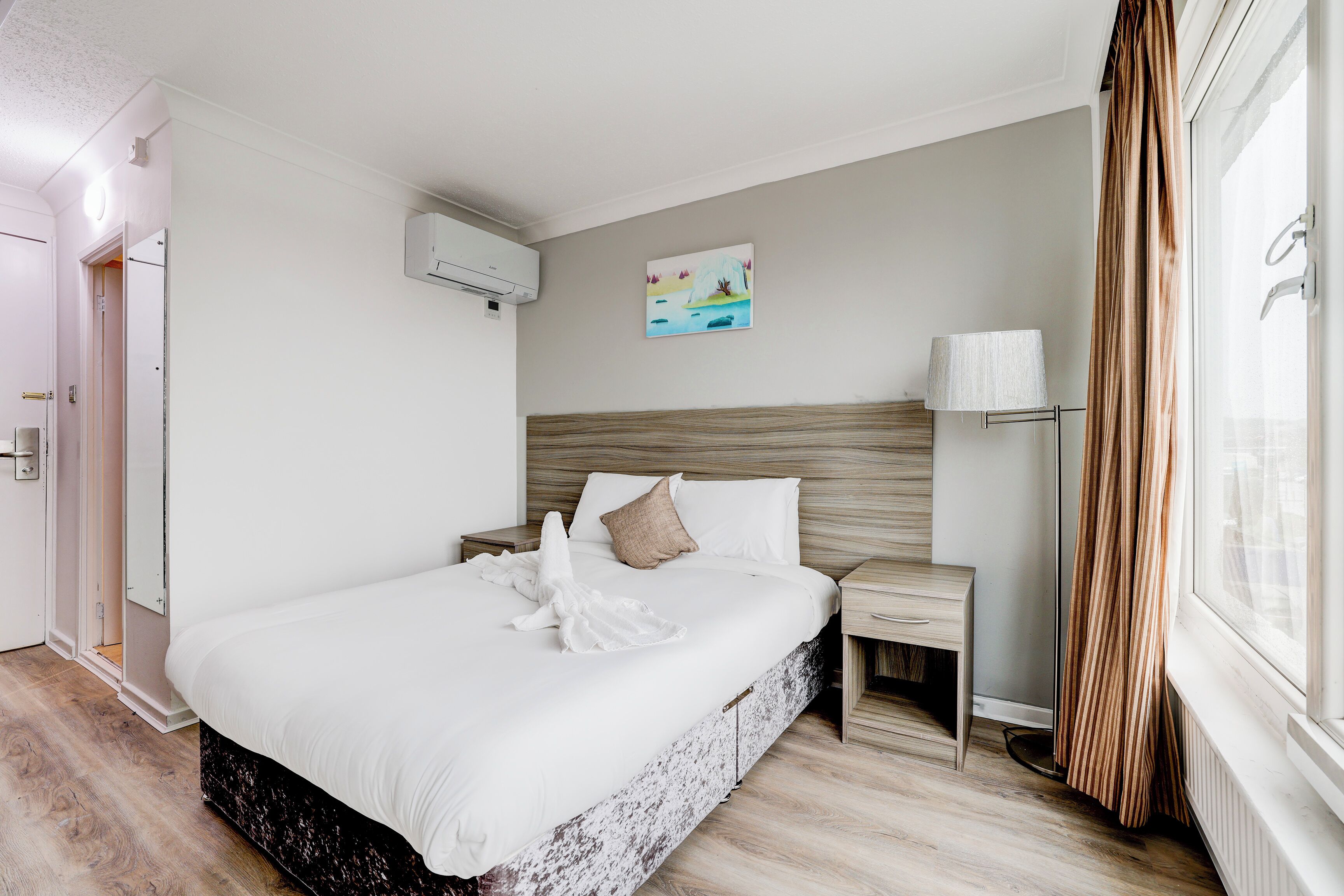 1 bedroom, desk, free WiFi, bed sheets