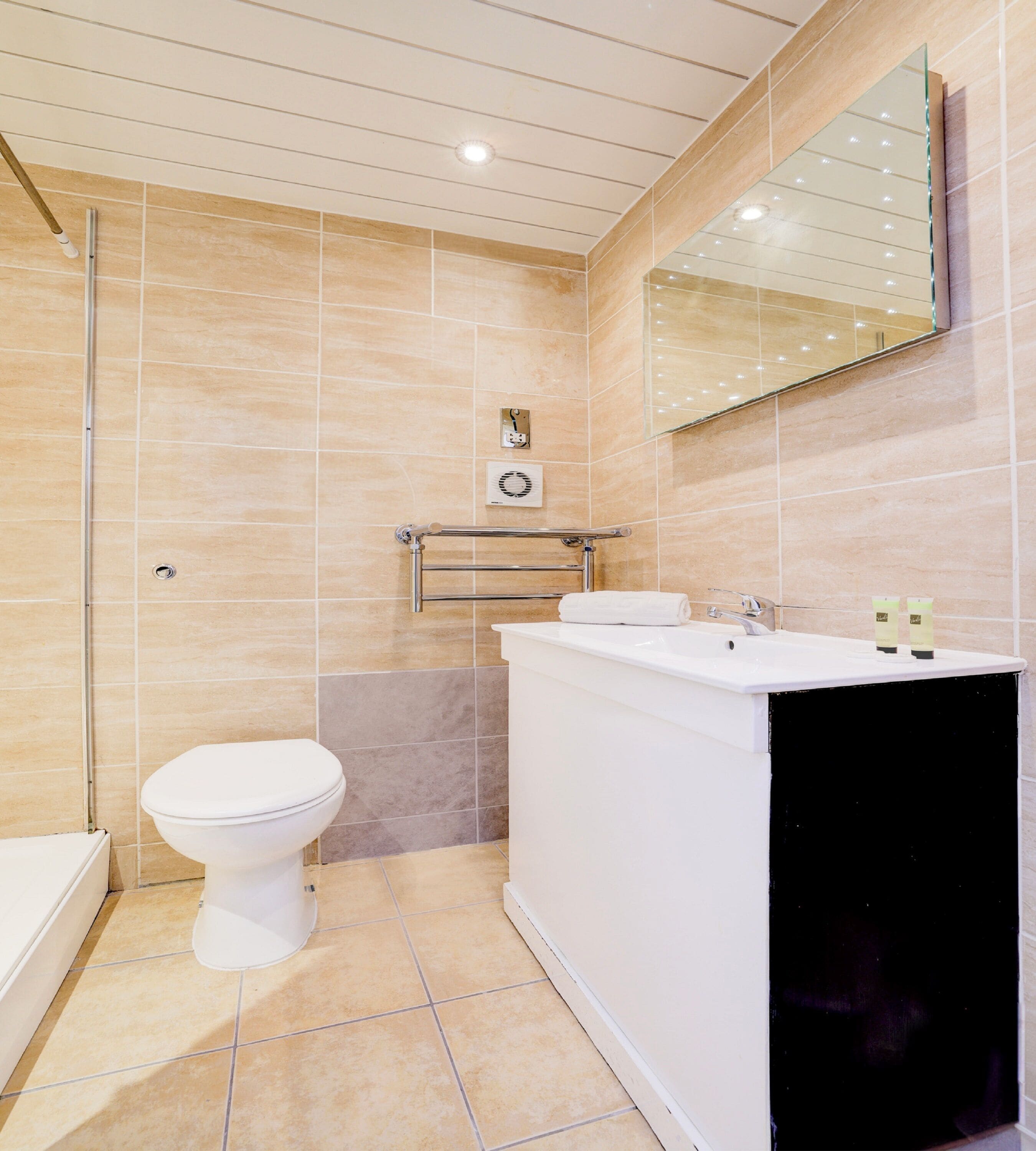 Photo - OYO The Chiltern Hotel