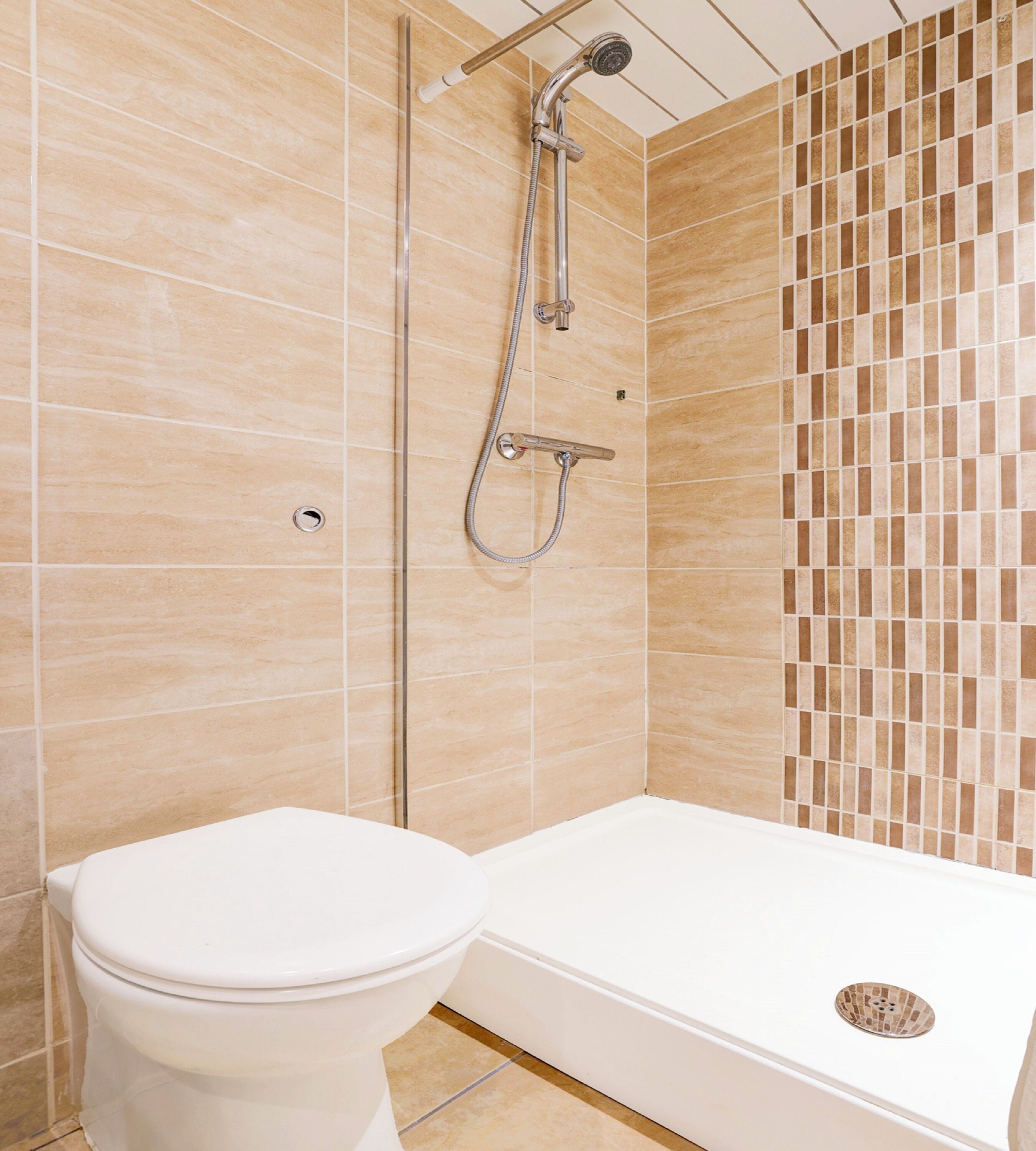 standard triple room, multiple beds | bathroom | shower, free toiletries, towels, toilet paper