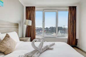 Standard Room, 2 Twin Beds | 1 bedroom, desk, free WiFi, bed sheets