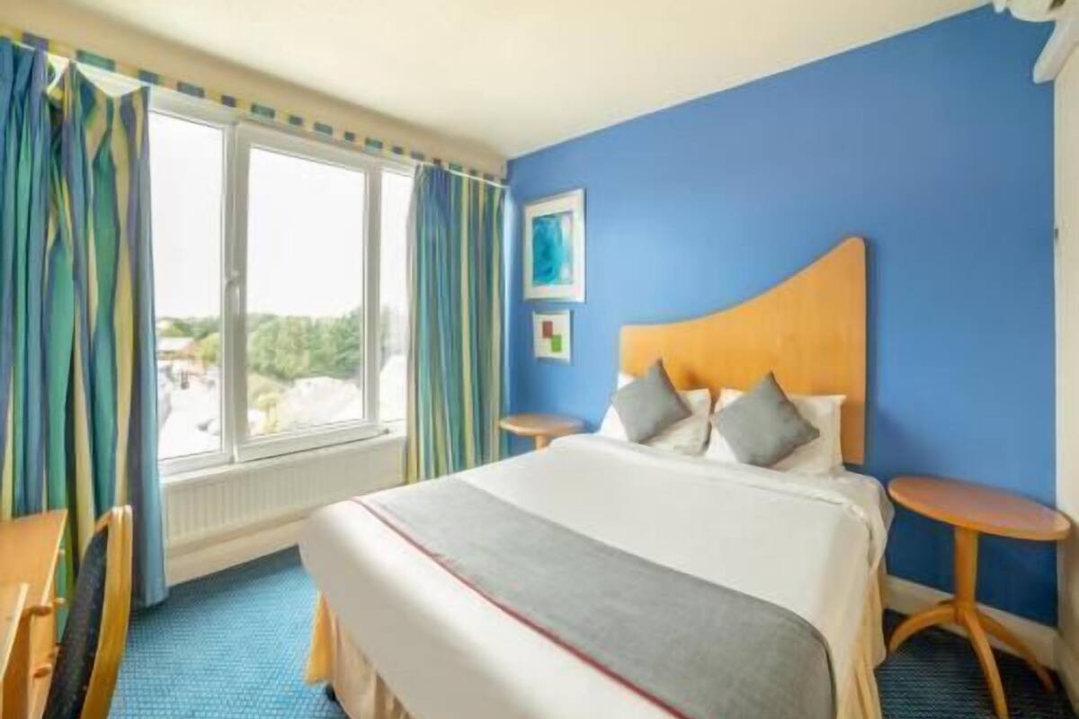 1 bedroom, desk, free WiFi, bed sheets