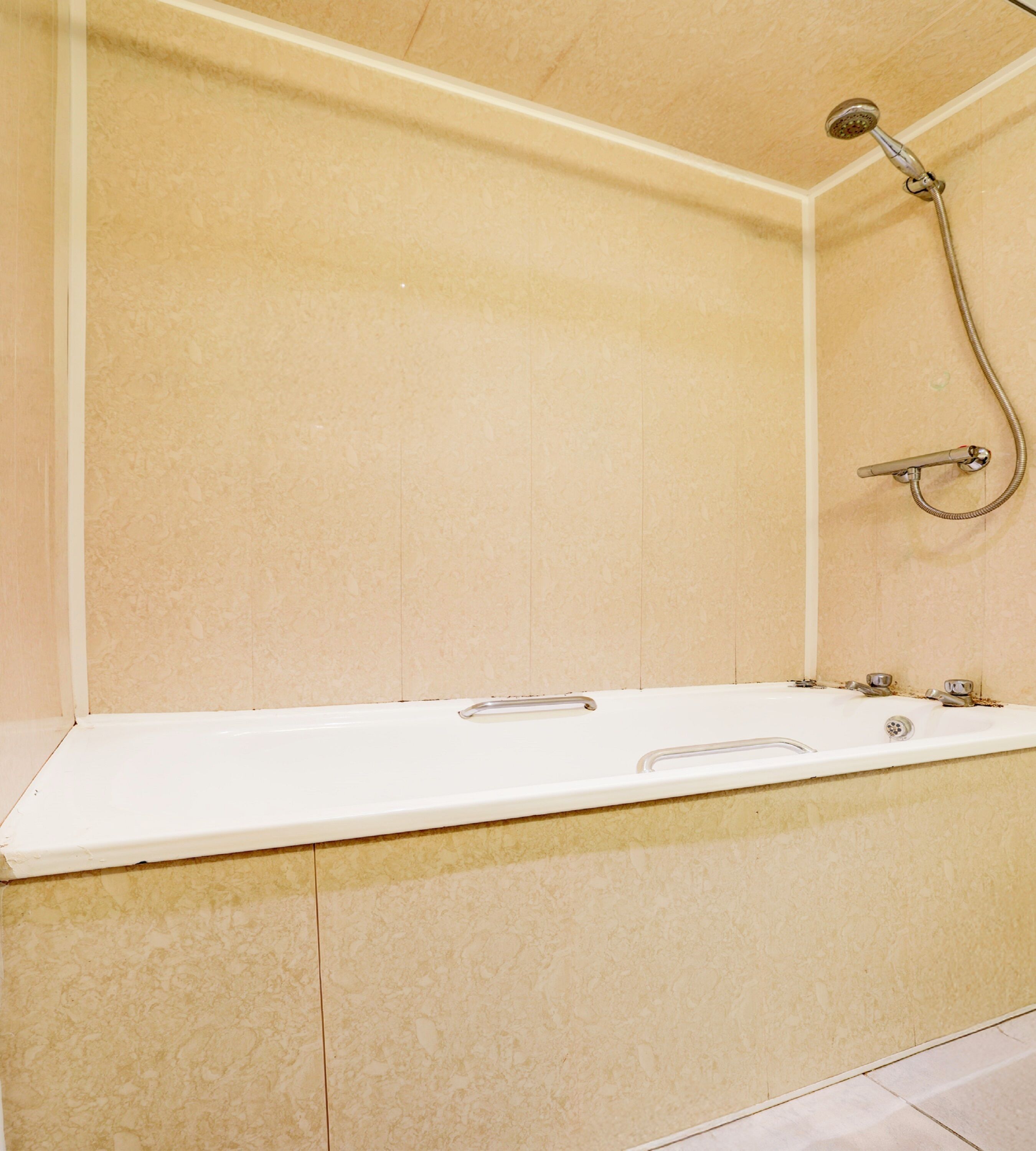 deluxe room, 1 double bed | bathroom | shower, free toiletries, towels, toilet paper