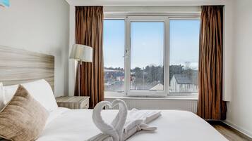 1 bedroom, desk, free WiFi, bed sheets