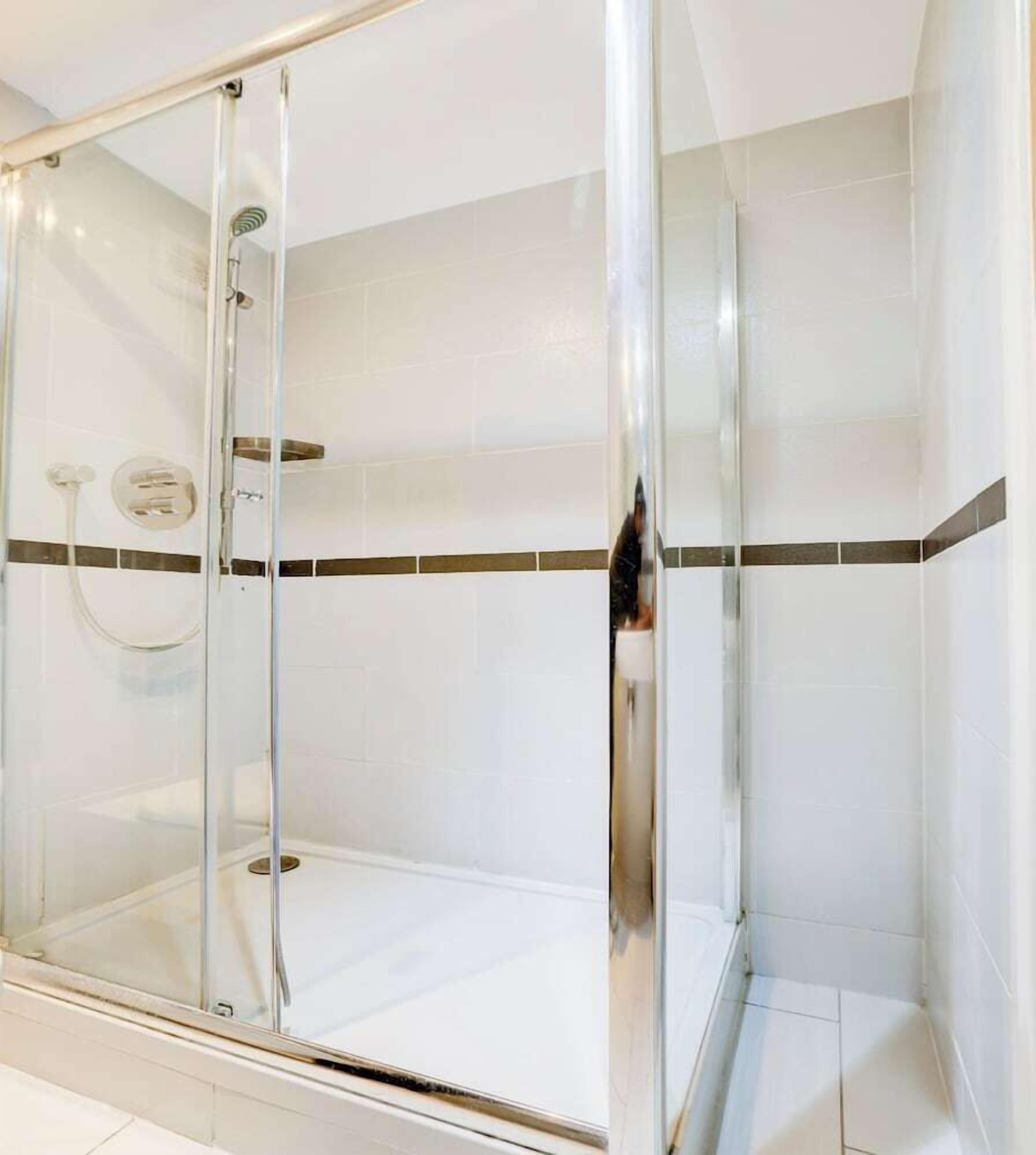 Photo - OYO The Chiltern Hotel