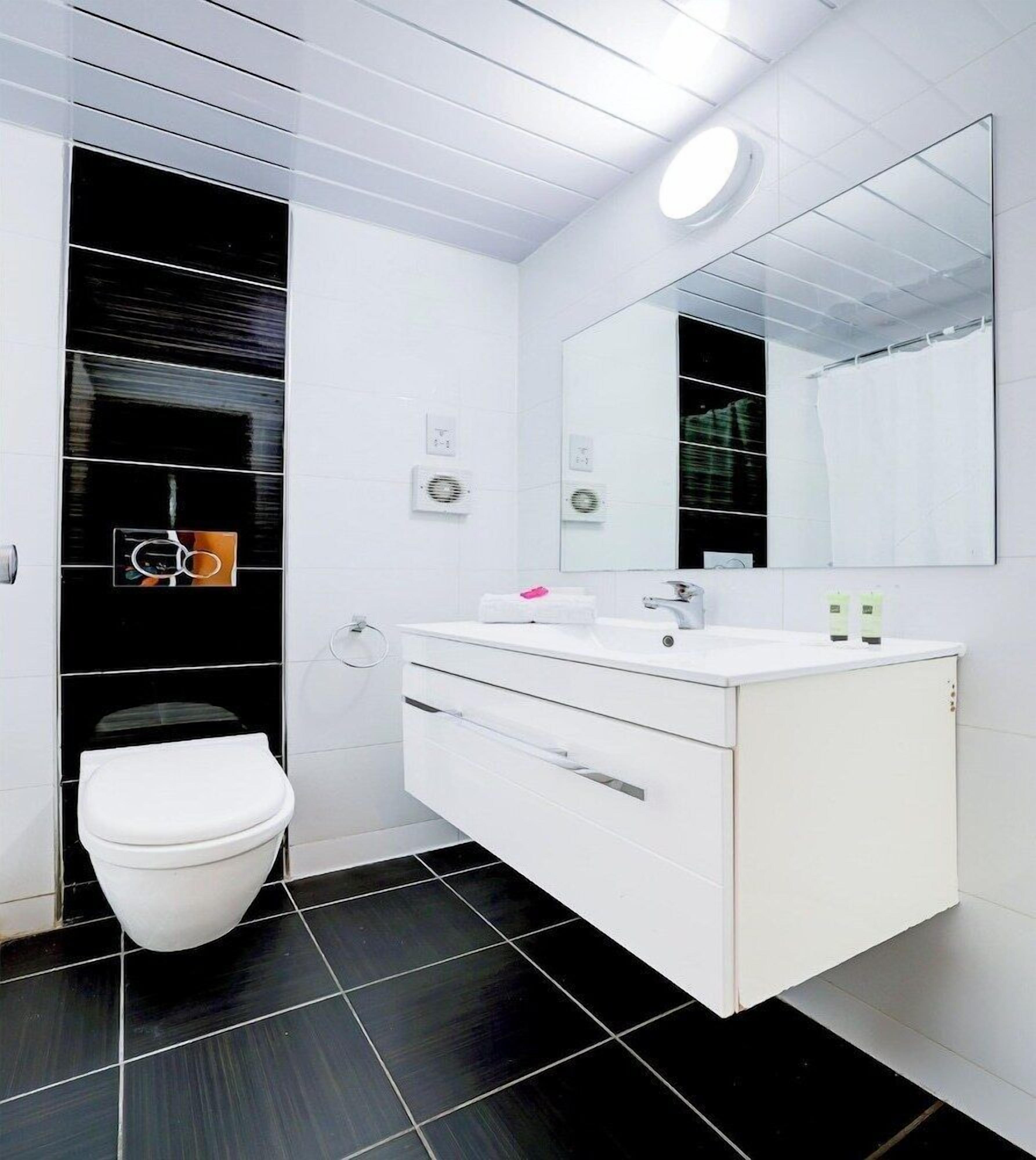 Photo - OYO The Chiltern Hotel