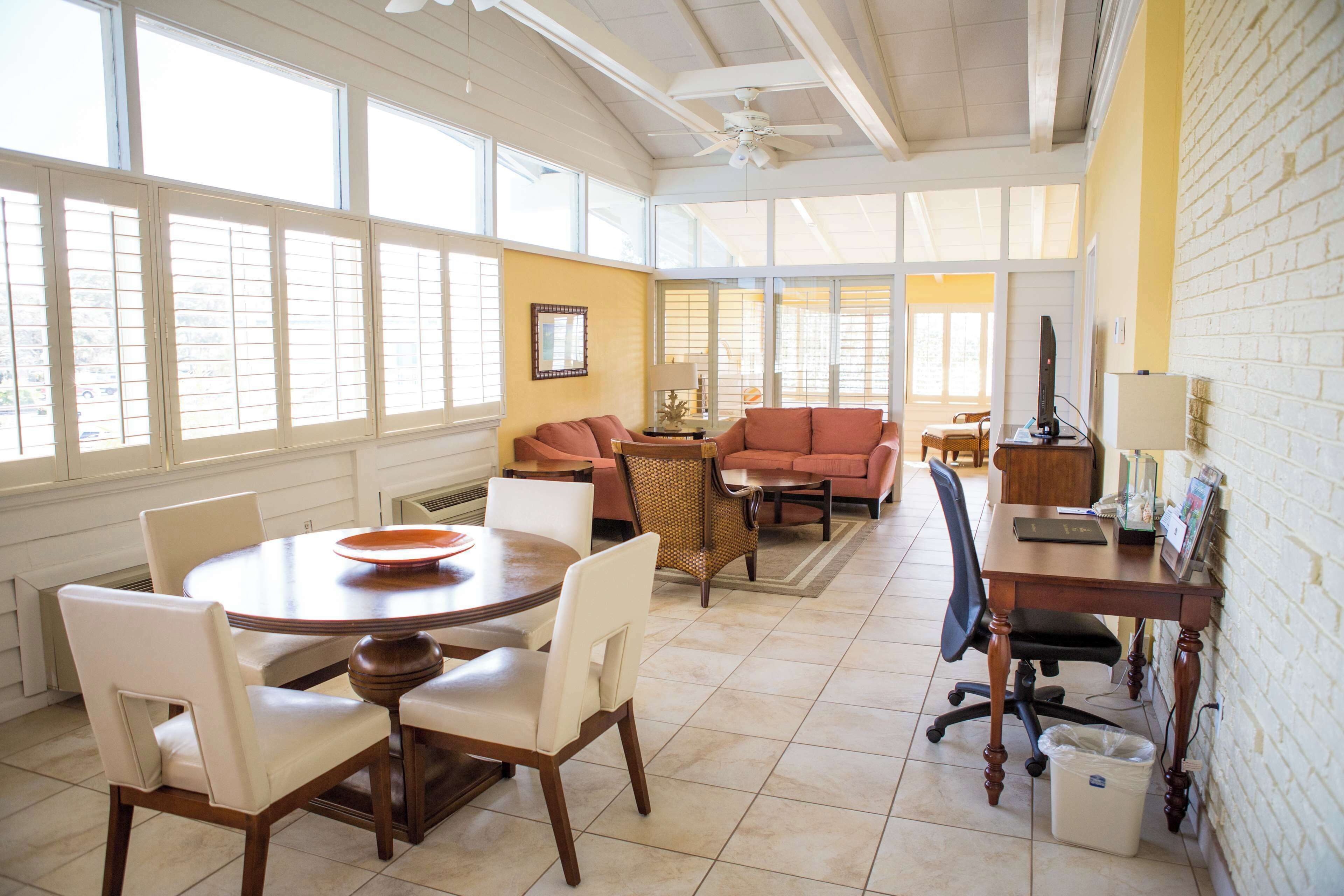 suite, multiple beds, non smoking, jetted tub | pillow-top beds, minibar, in-room safe, desk