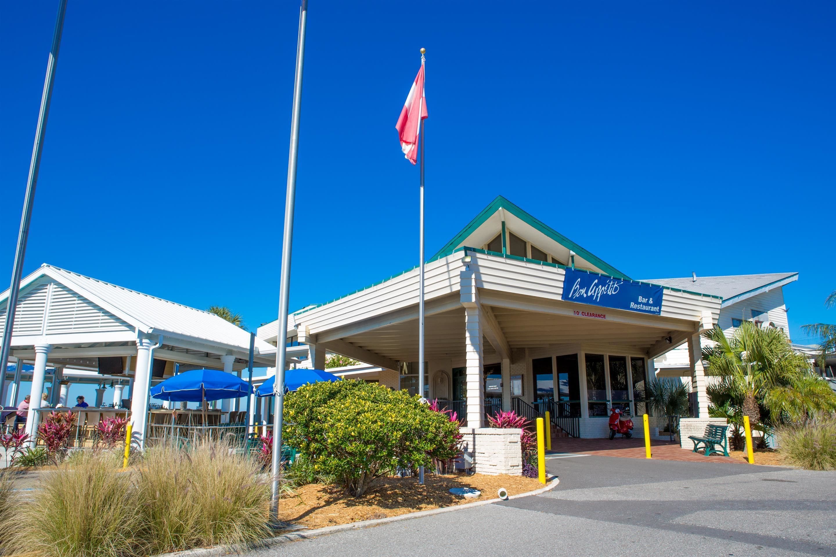 lunch and dinner served