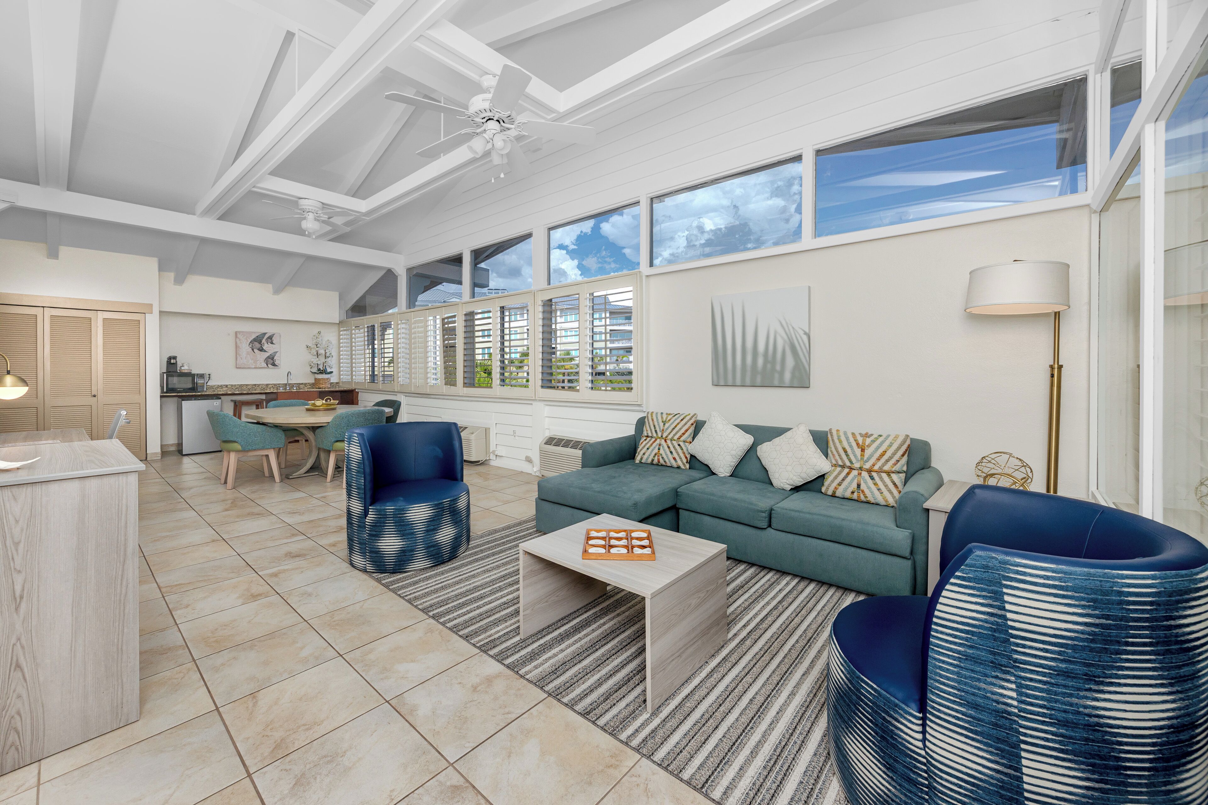 Televisión LCD de 37 pulgadas con canales por cable, una televisión