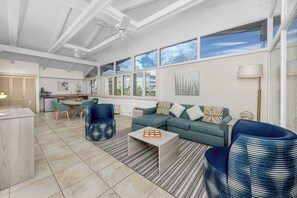 37-inch LCD TV with cable channels, TV - Best Western Plus Yacht Harbor Inn (Dunedin)