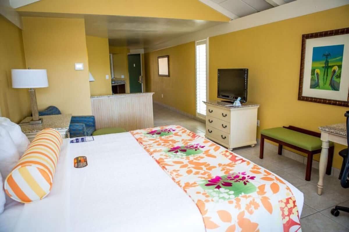 Pillowtop beds, minibar, in-room safe, desk