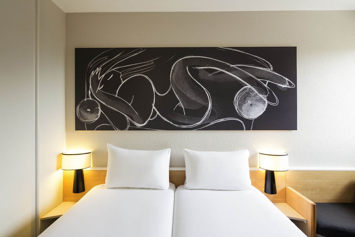 standard room, 2 single beds | desk, blackout curtains, soundproofing, free wifi