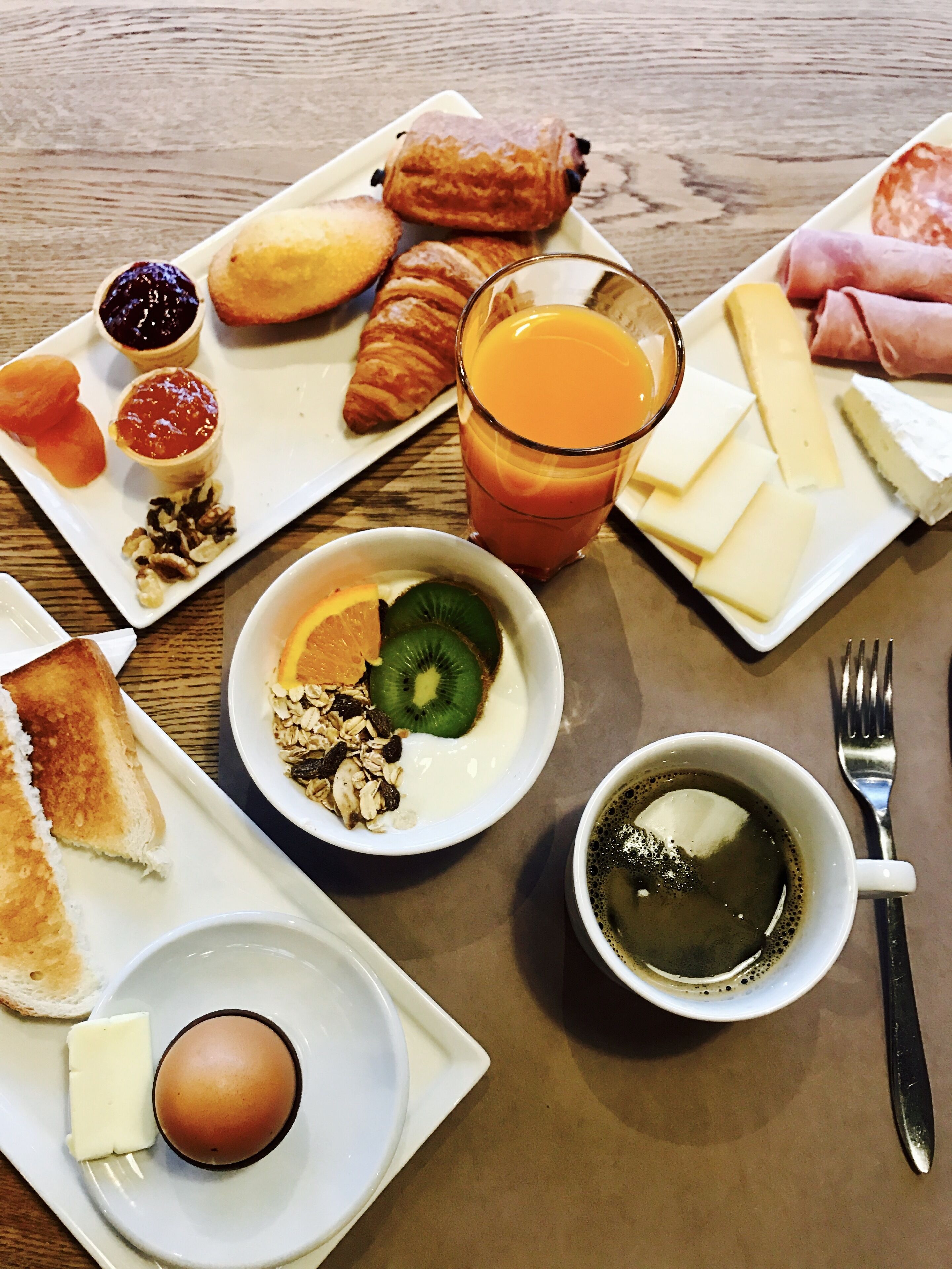 daily buffet breakfast (eur 12.90 per person)