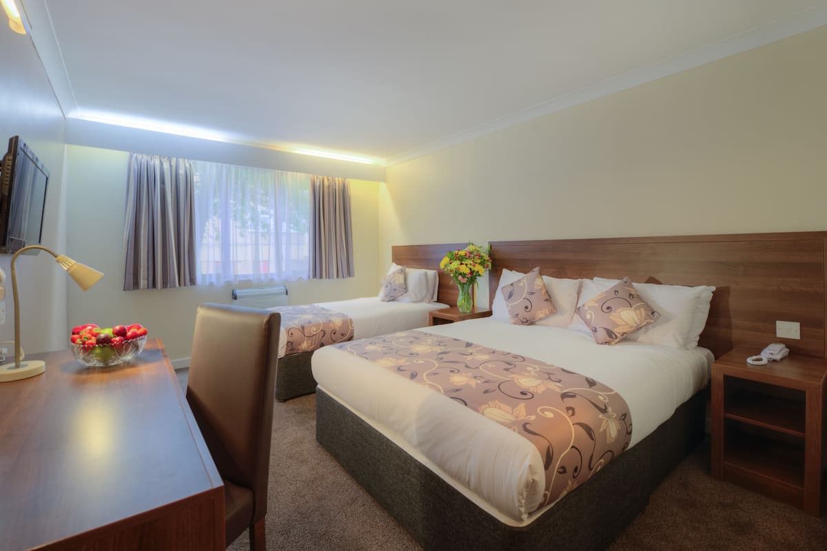 Family Room 1 Double and 1 Single Bed | Desk, blackout drapes, free cribs/infant beds, free WiFi