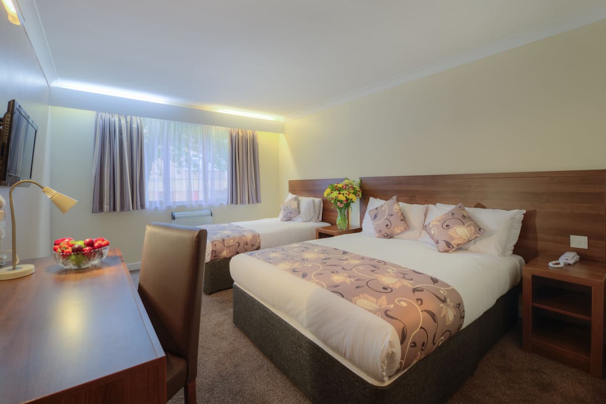 Family Room 1 Double and 1 Single Bed | Desk, blackout drapes, free cribs/infant beds, free WiFi