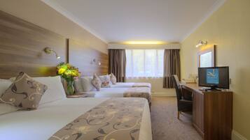 Family Room | Desk, blackout drapes, free cribs/infant beds, free WiFi