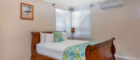 Caja de seguridad en la habitación y escritorio