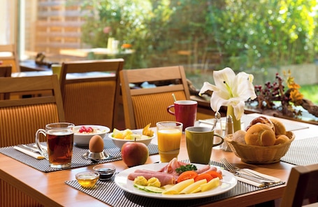 Daily buffet breakfast (EUR 17 per person)